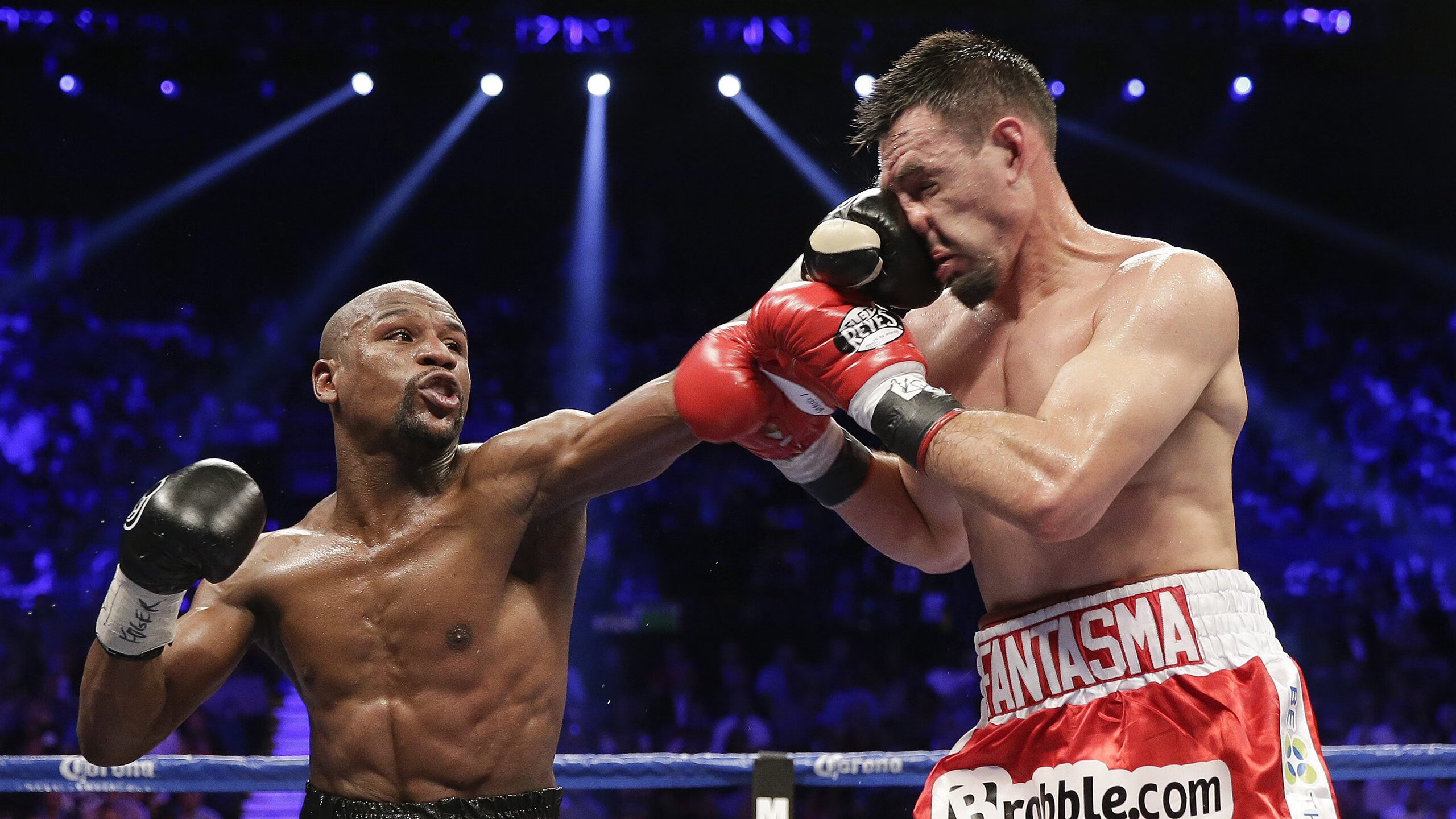 塔特的精准传球令对手防线无从应对,袋鼠队胜利之匙